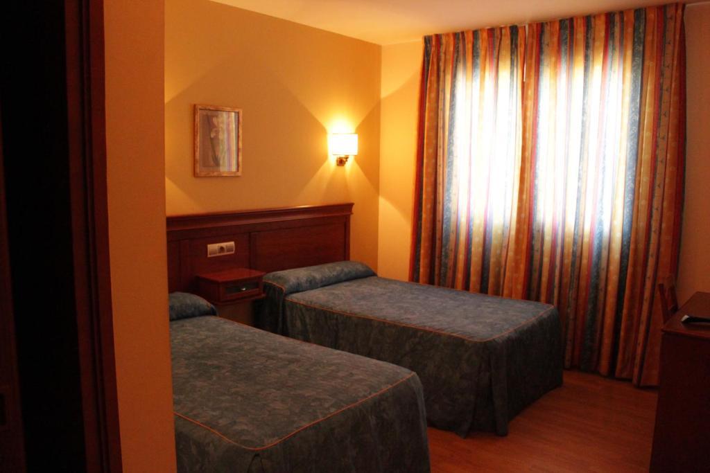 Hostal Tio Pepe II Bembibre  Exterior foto